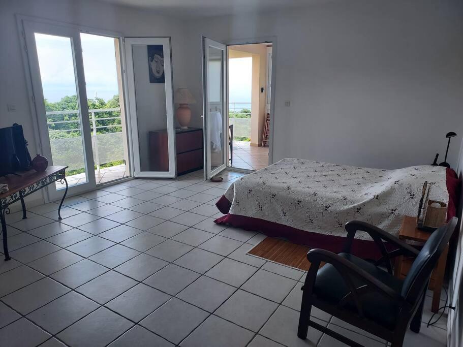 Grand Studio En Bas De Villa Avec Vue Sur Mer Au Carbet Ле Карбе Екстериор снимка