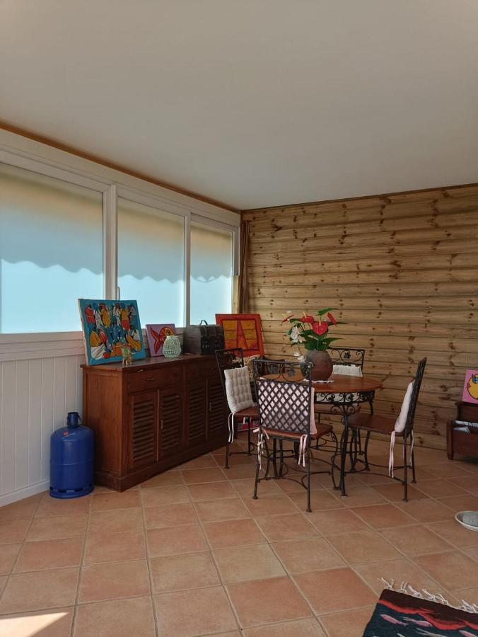 Grand Studio En Bas De Villa Avec Vue Sur Mer Au Carbet Ле Карбе Екстериор снимка